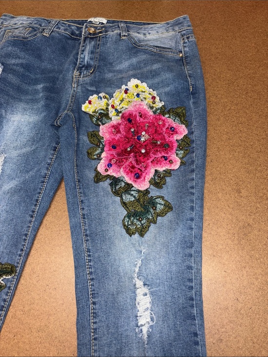 Style & Co. Denim - Woman’s SZ 6 Medium Straight leg Jeans with Pink, Red & Yellow Floral Appliqués